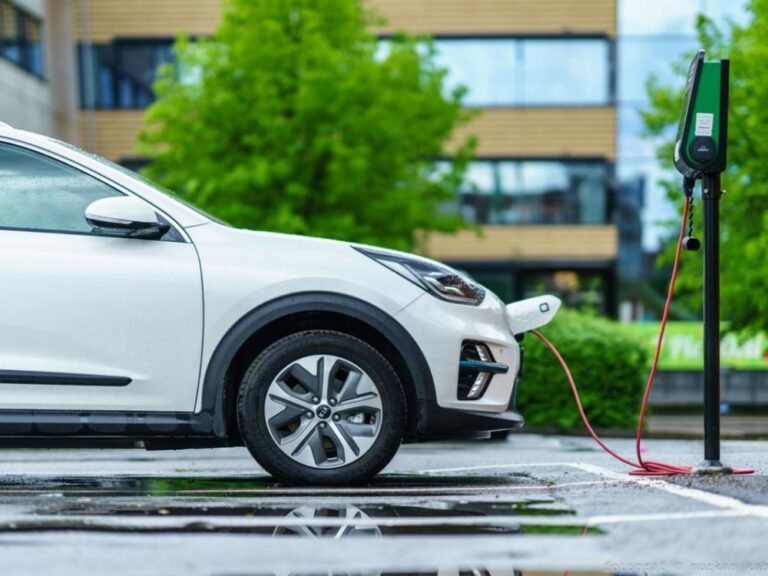 Voiture hybride, avantages et inconvénients