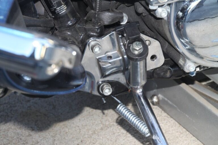 Accessoires pour moto, pourquoi avoir un antivol et une béquille ?